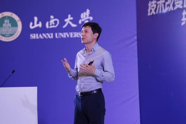 李彦宏受聘山西大学名誉院长，与师生共话AI新时代