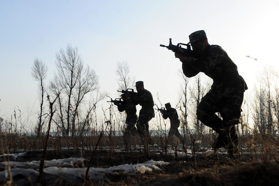 武警忻州支队组织侦察专业队员开展野外综合训练